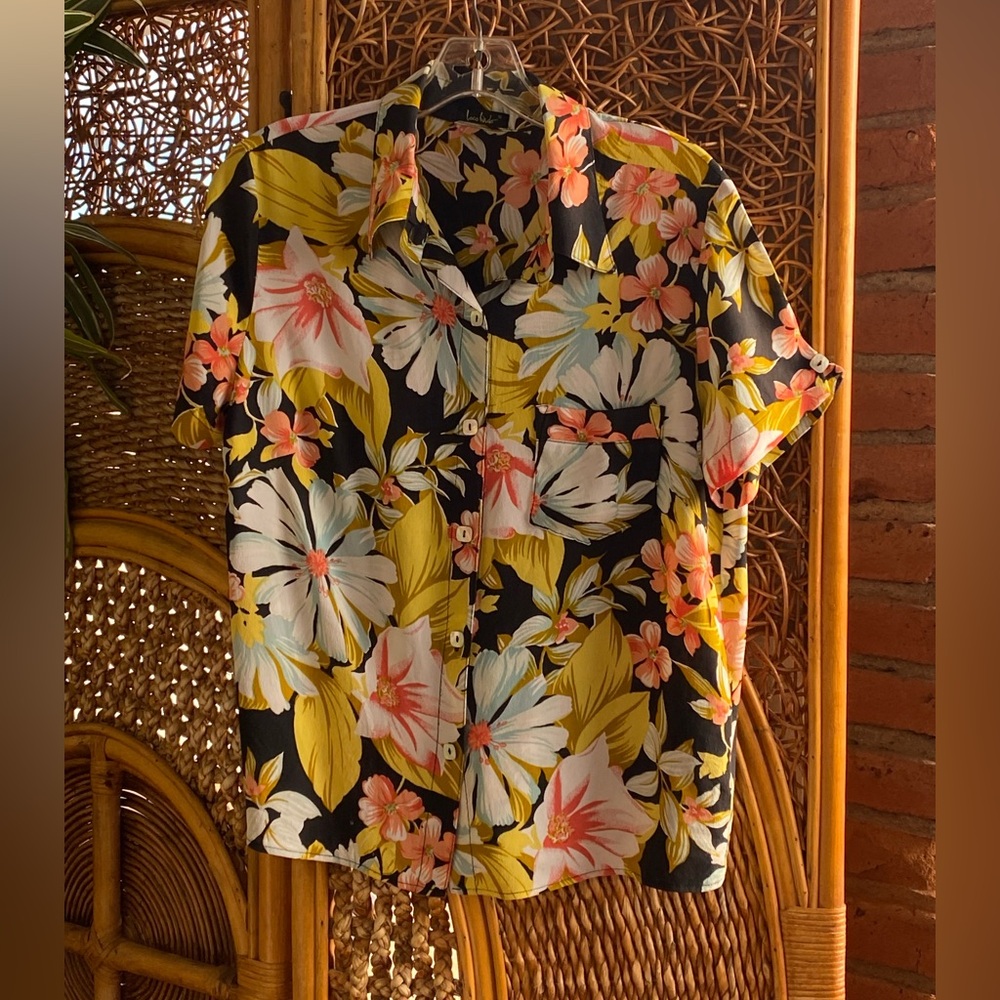Loco Lindo Floral Blouse Top Blouse Abalone Square Buttons 100% Rayon